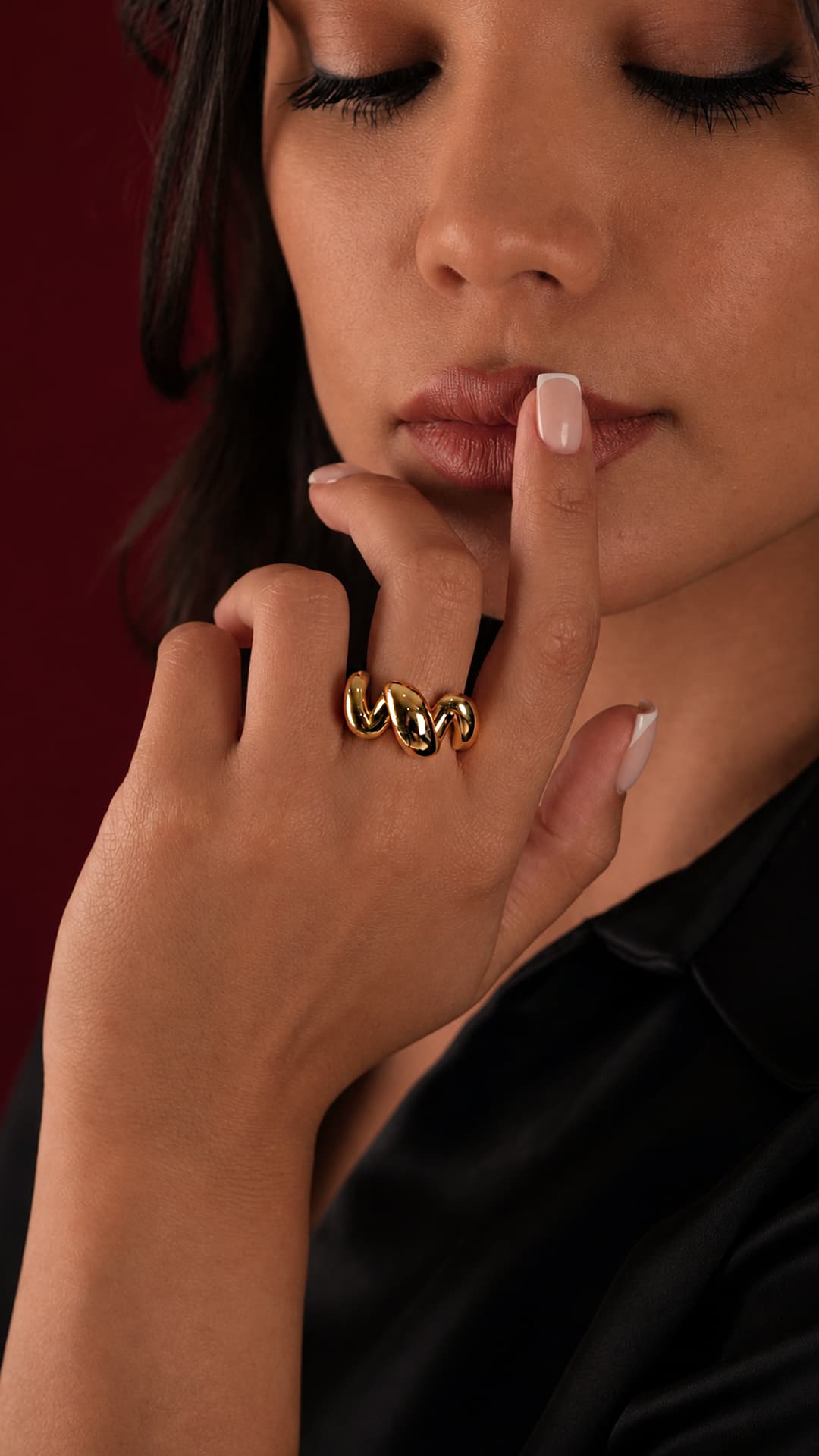 Model üzerinde yüzük